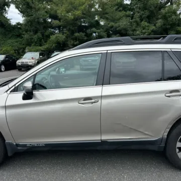 More photos of 2017 Subaru Outback 2.5i Limited at 101 Motors, NJ