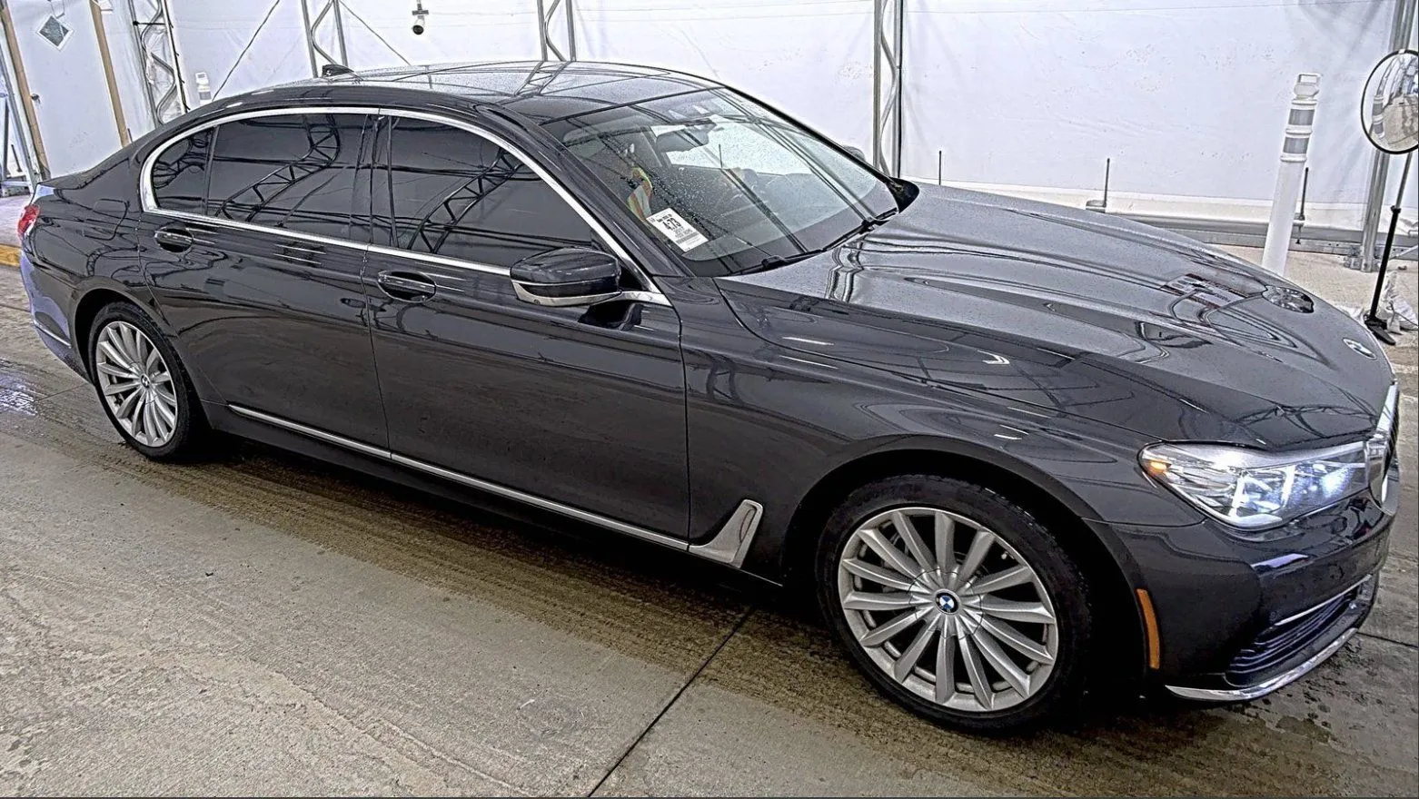 BMW 740i photo 4
