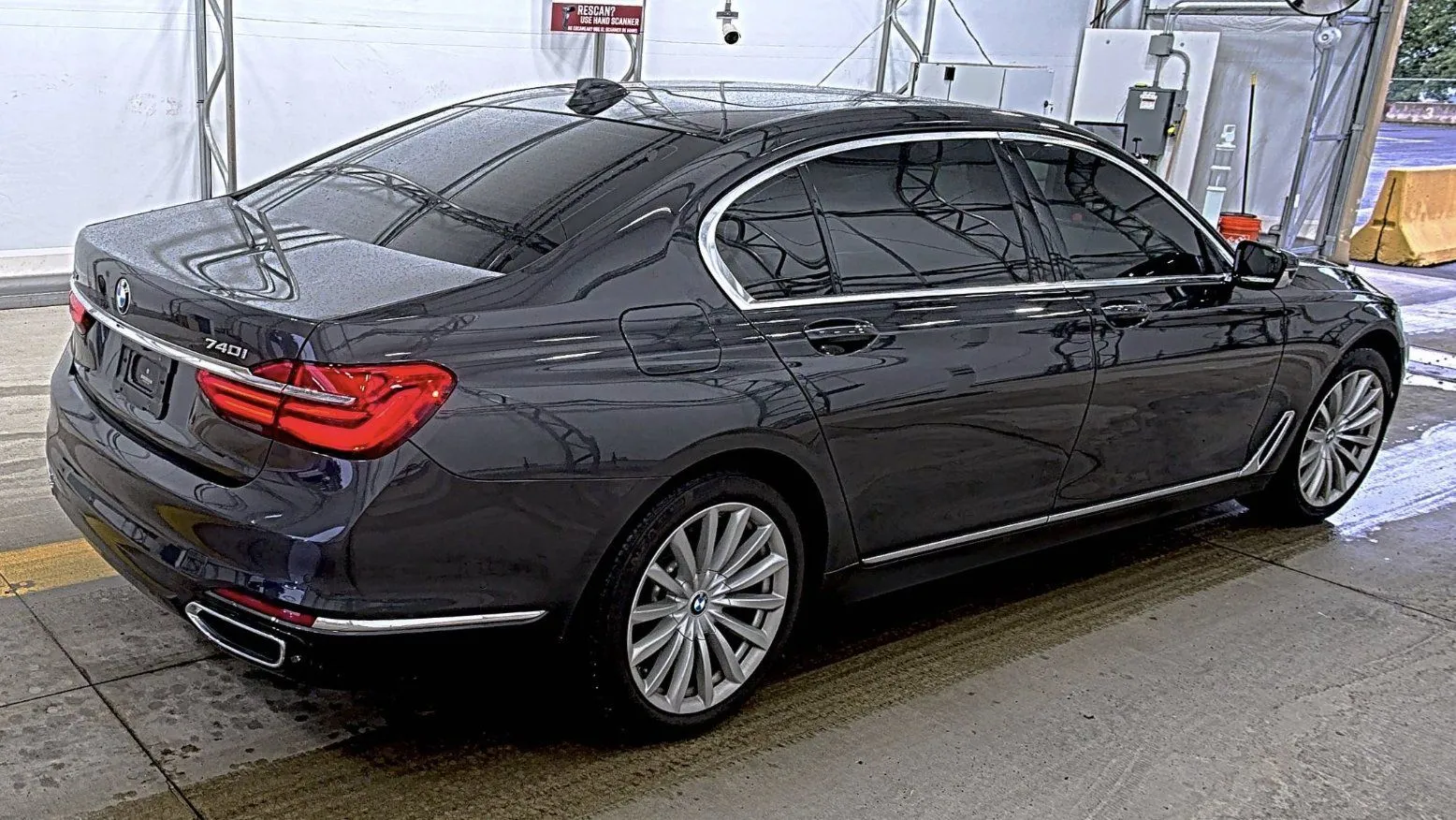 BMW 740i photo 2