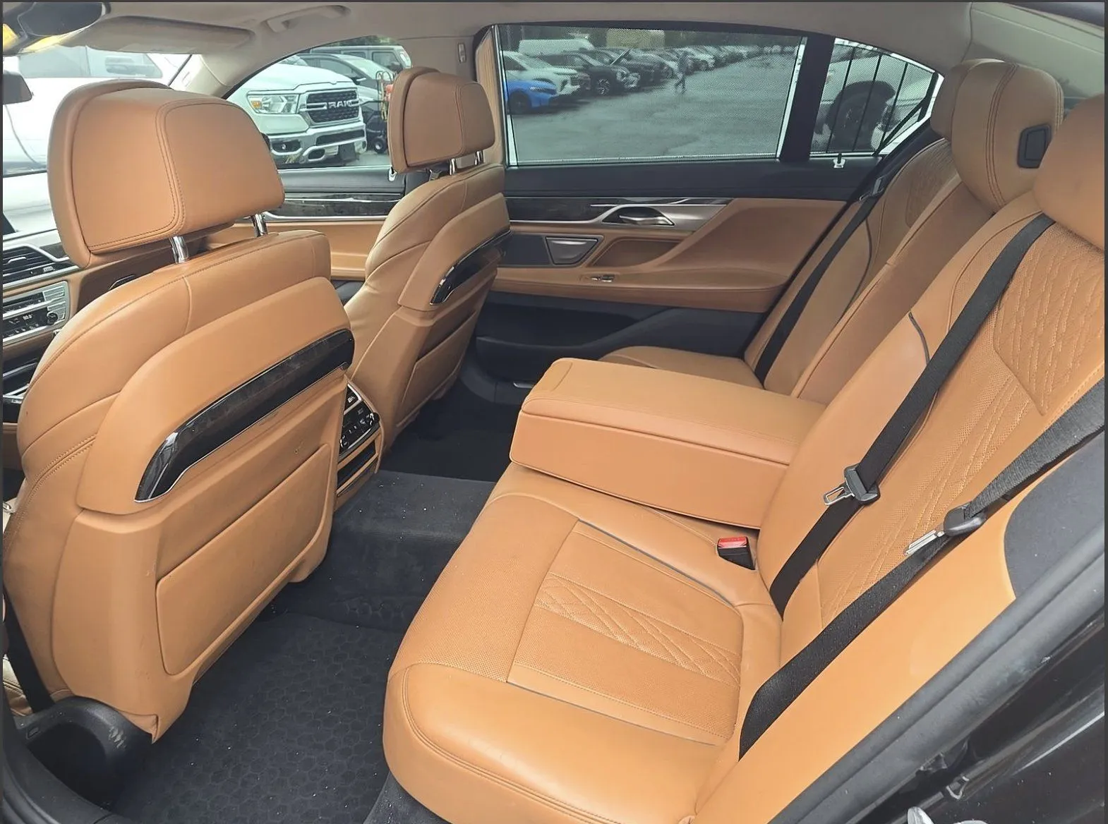 BMW 740i photo 7