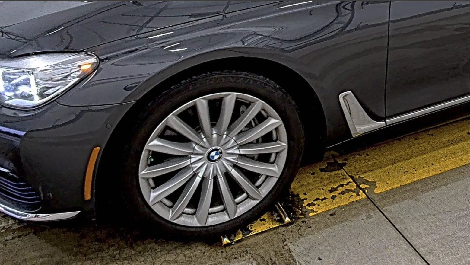 BMW 740i photo 12