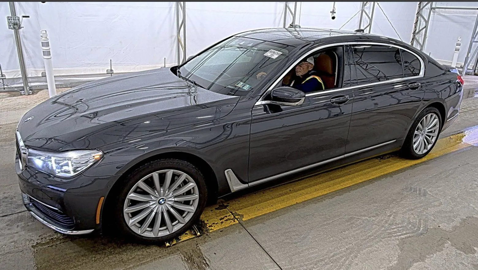 BMW 740i