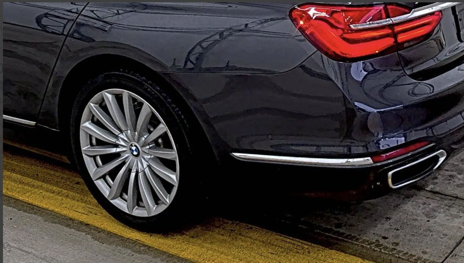 BMW 740i photo 11