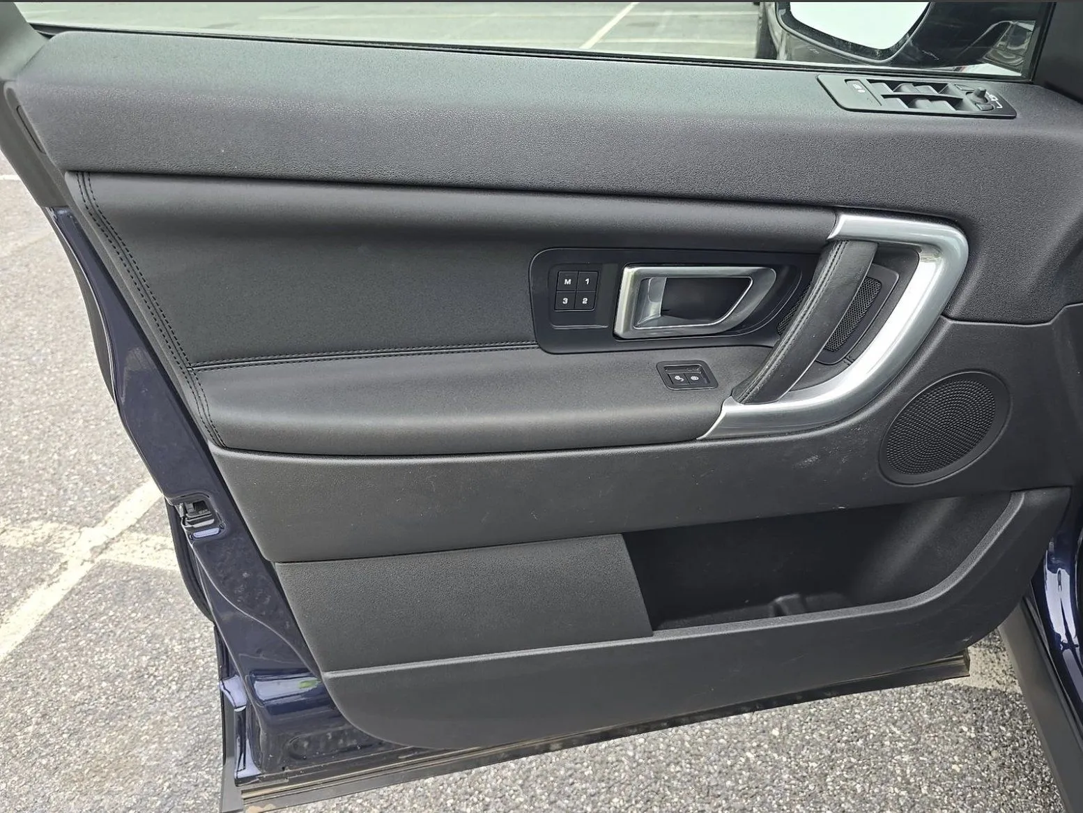 Land Rover Discovery Sport photo 16
