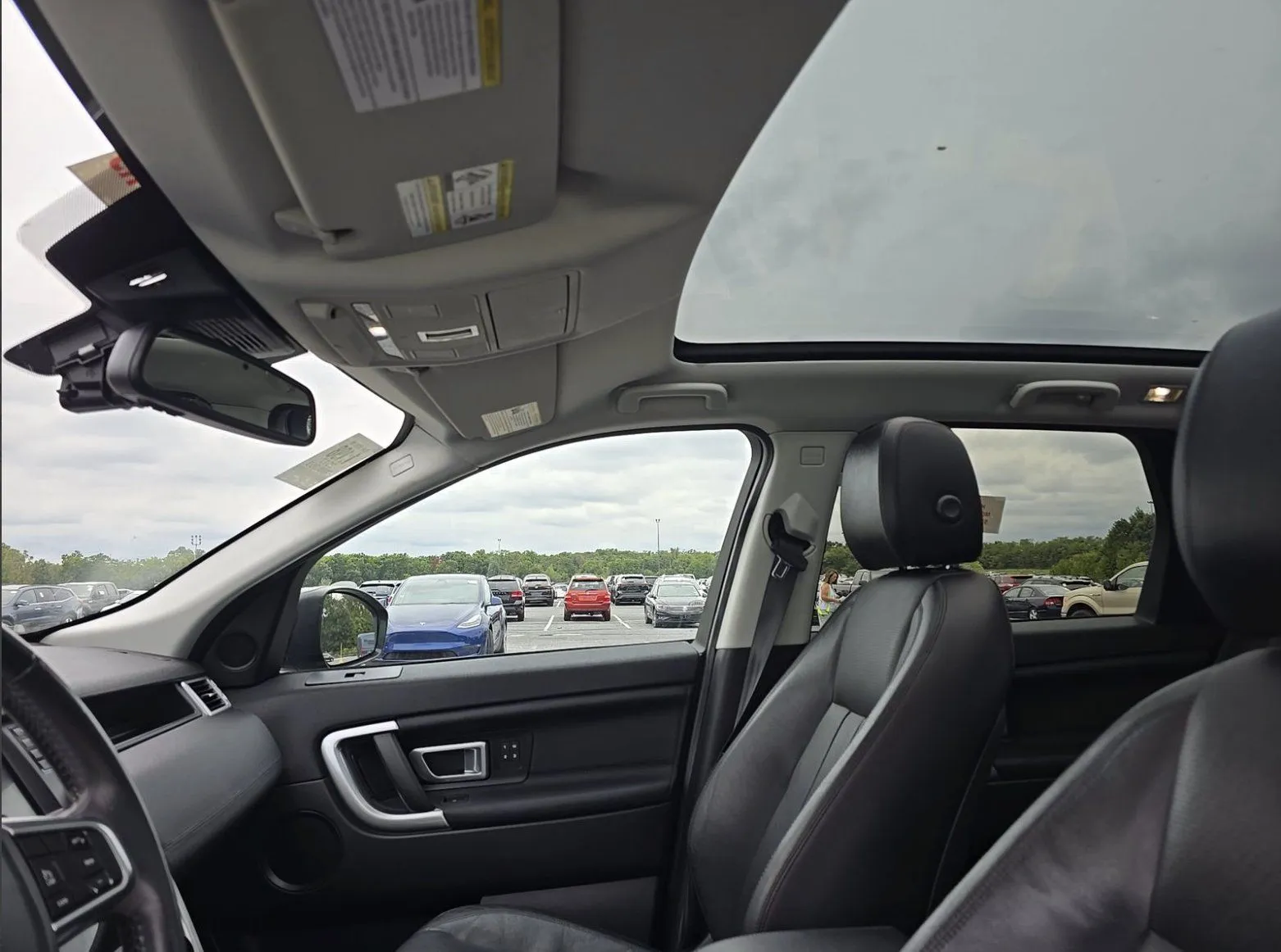 Land Rover Discovery Sport photo 9