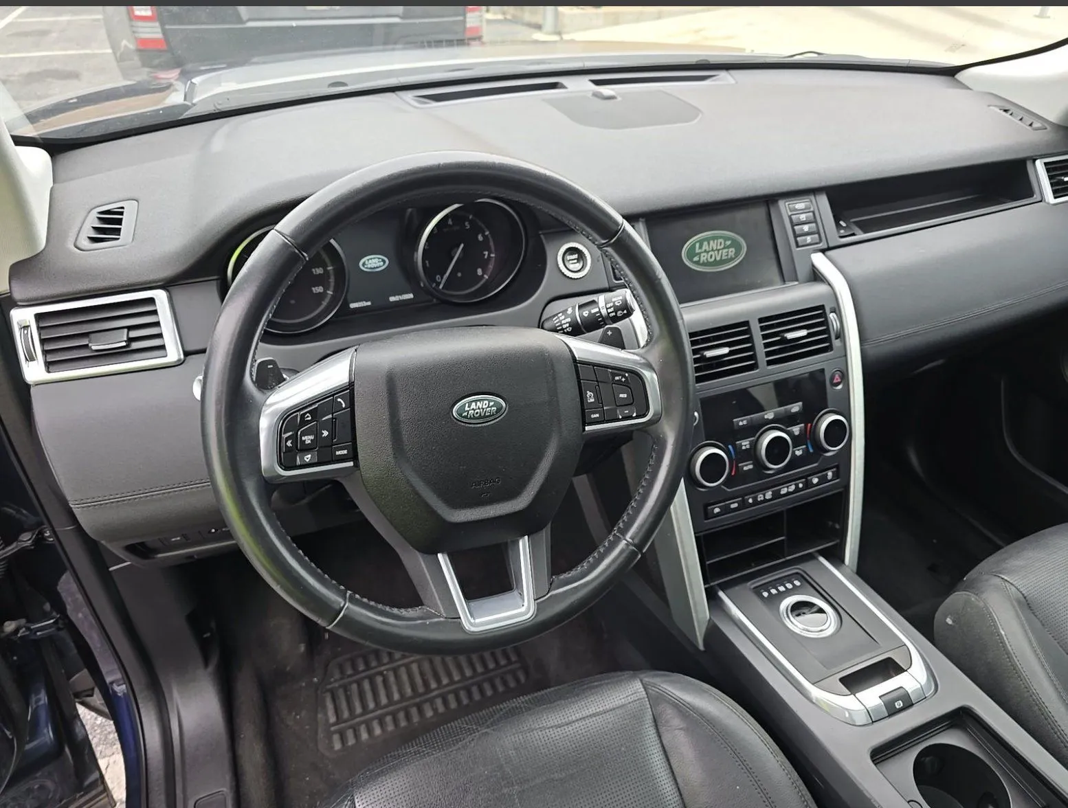 Land Rover Discovery Sport photo 15