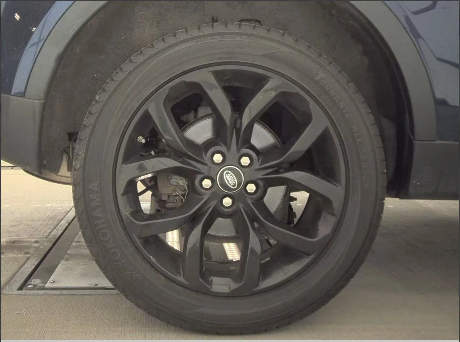 Land Rover Discovery Sport photo 14