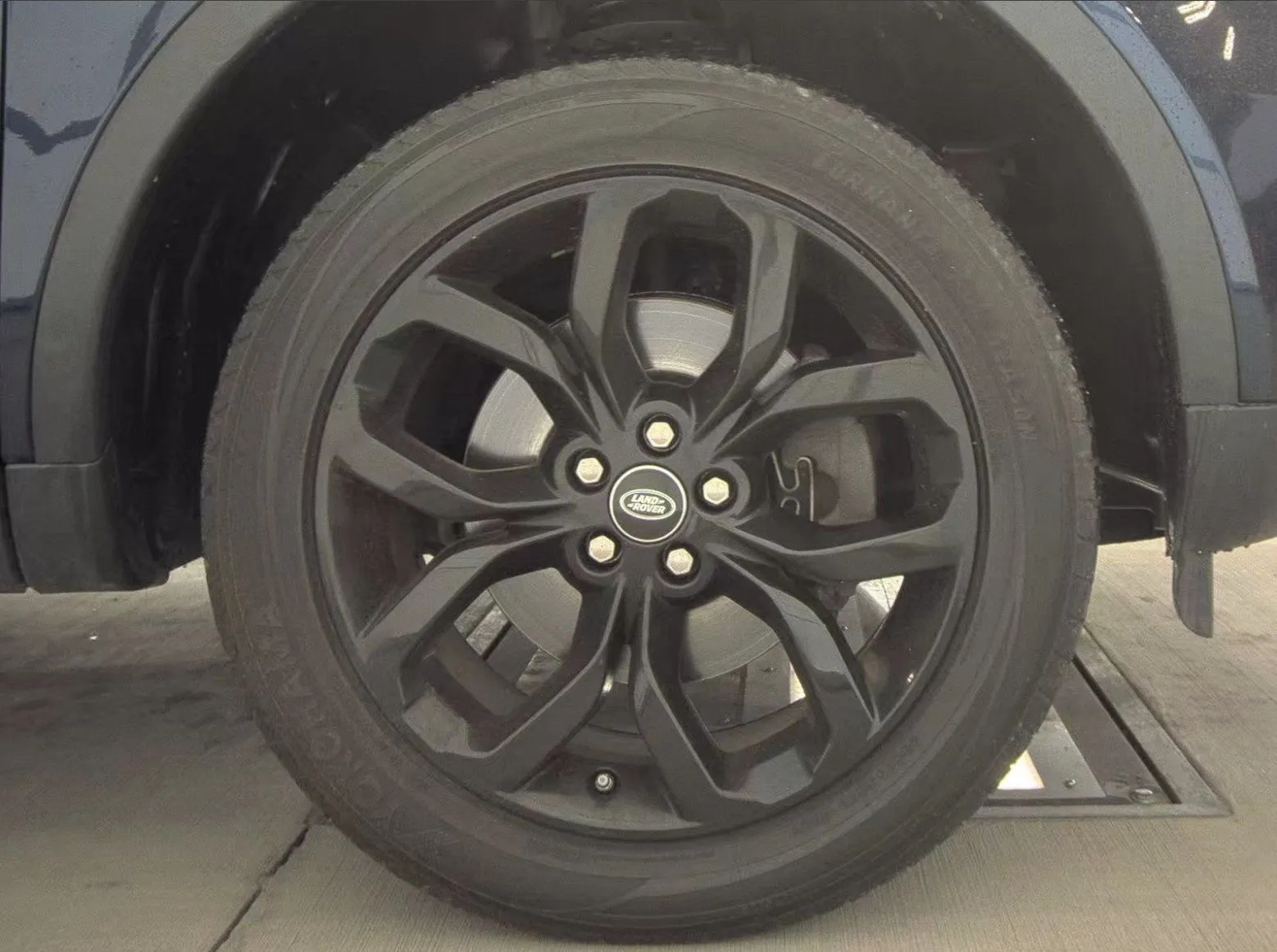 Land Rover Discovery Sport photo 11