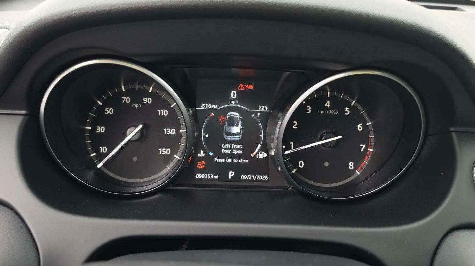 Land Rover Discovery Sport photo 10
