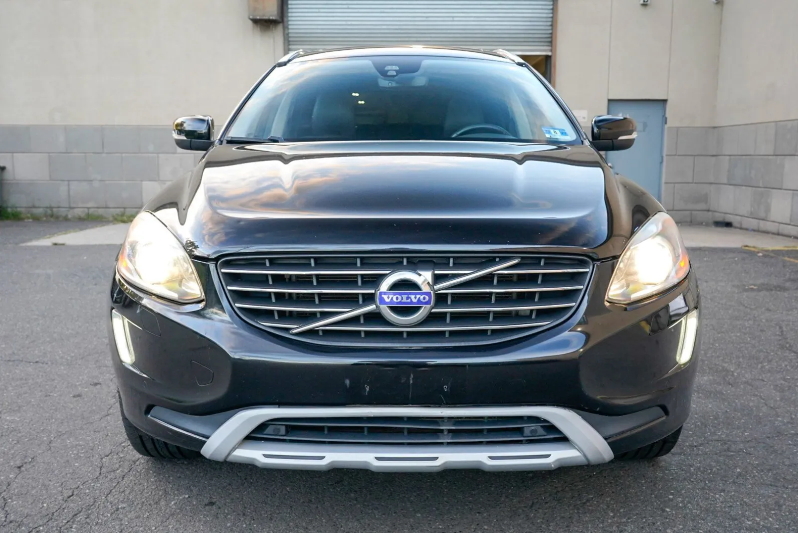 Volvo XC60 photo 2
