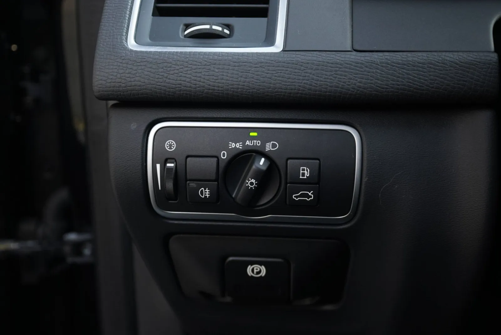 Volvo XC60 photo 25