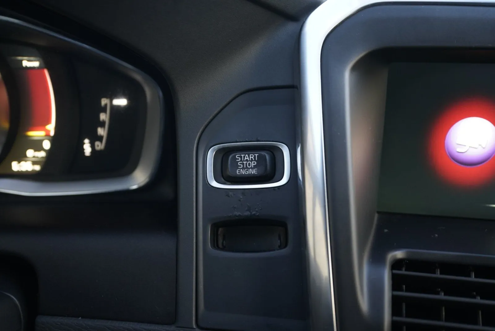 Volvo XC60 photo 49
