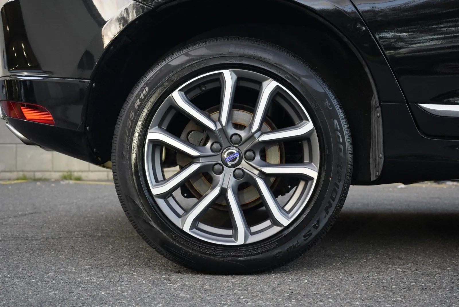 Volvo XC60 photo 16