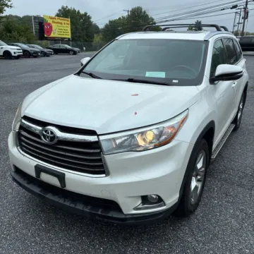 White 2015 Toyota Highlander Limited V6 for sale in Carlstadt, NJ