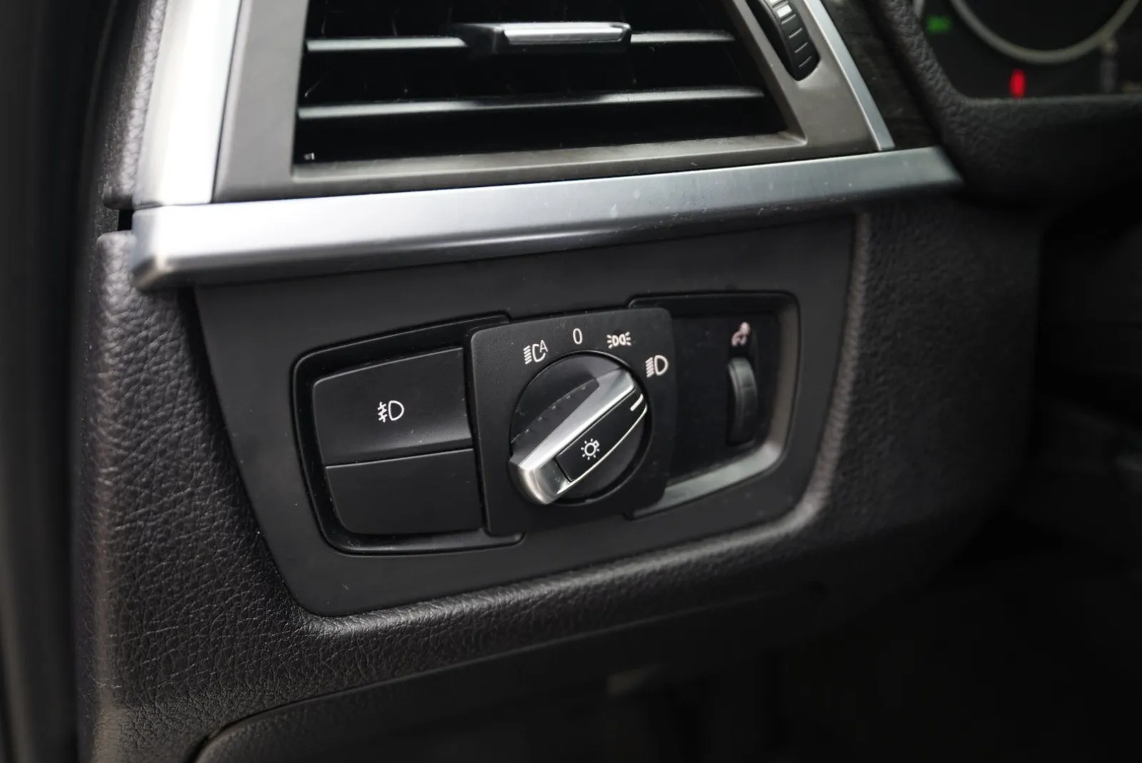 BMW 328i photo 23