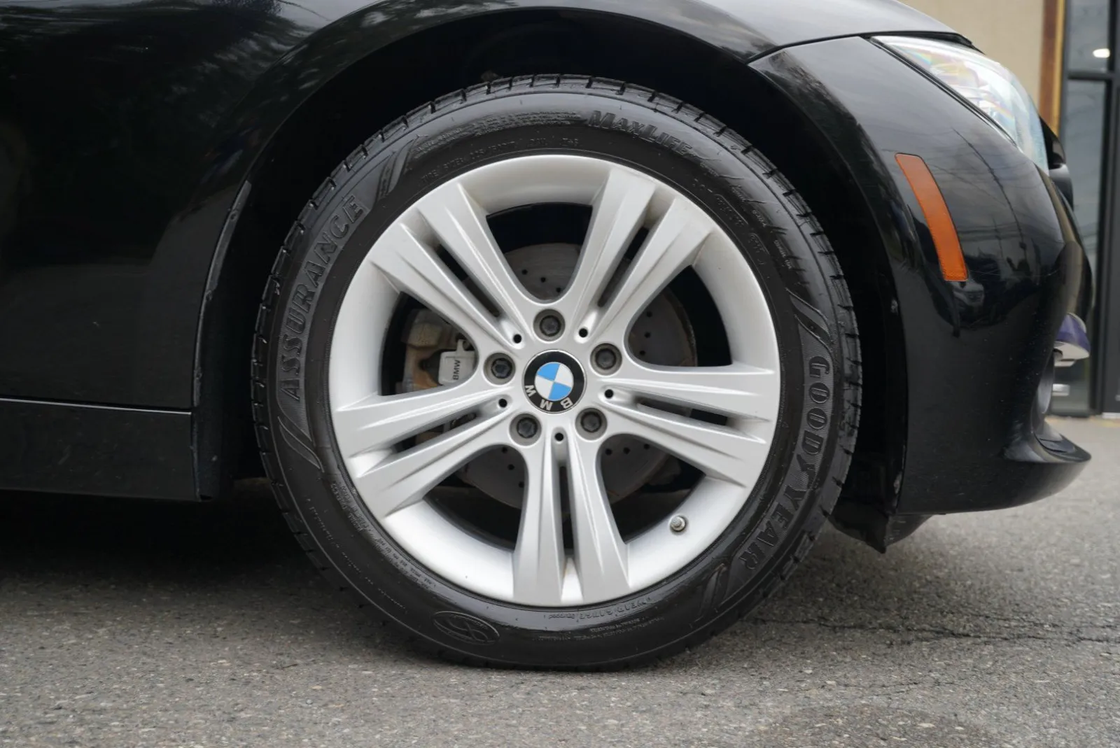 BMW 328i photo 17