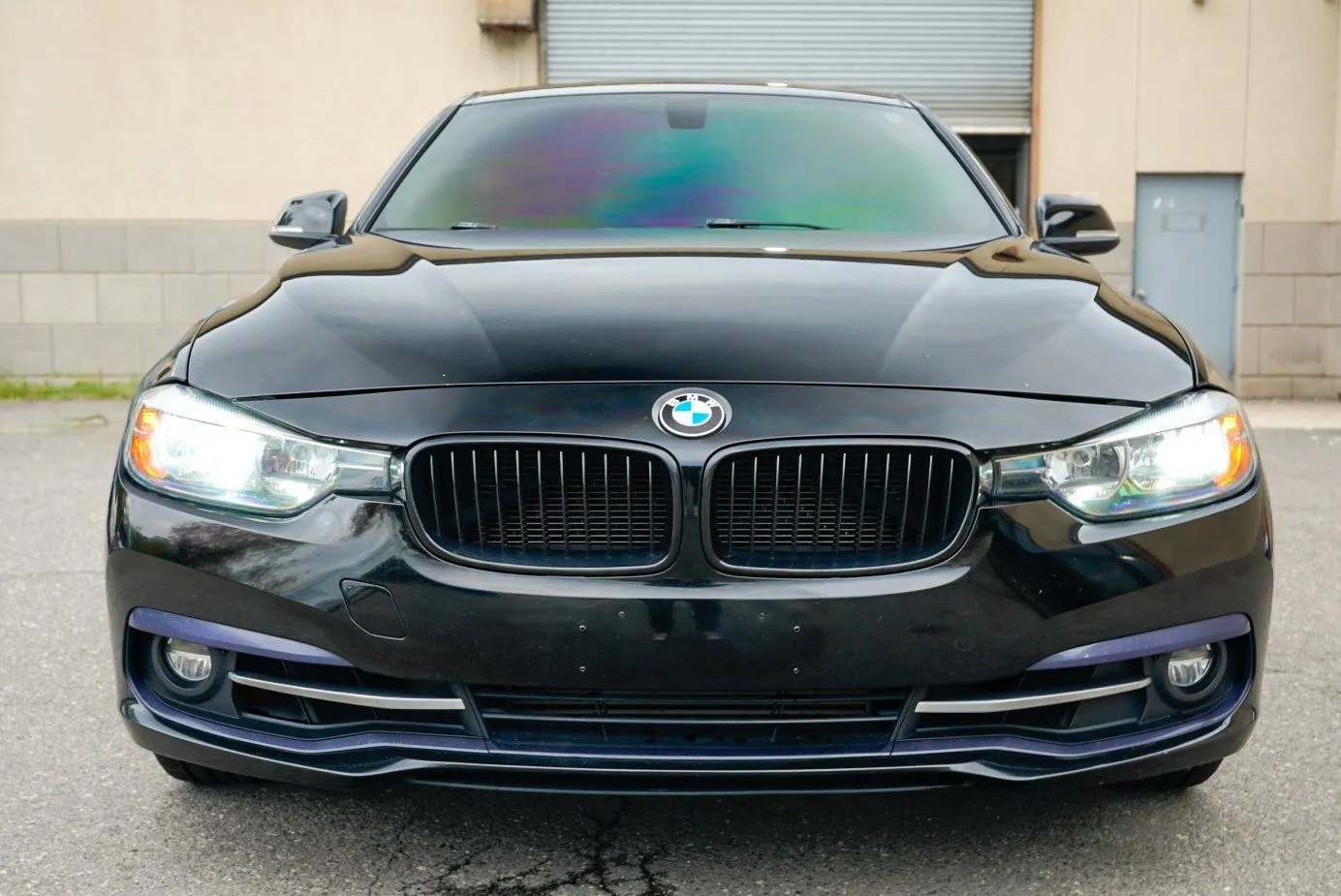 BMW 328i photo 2