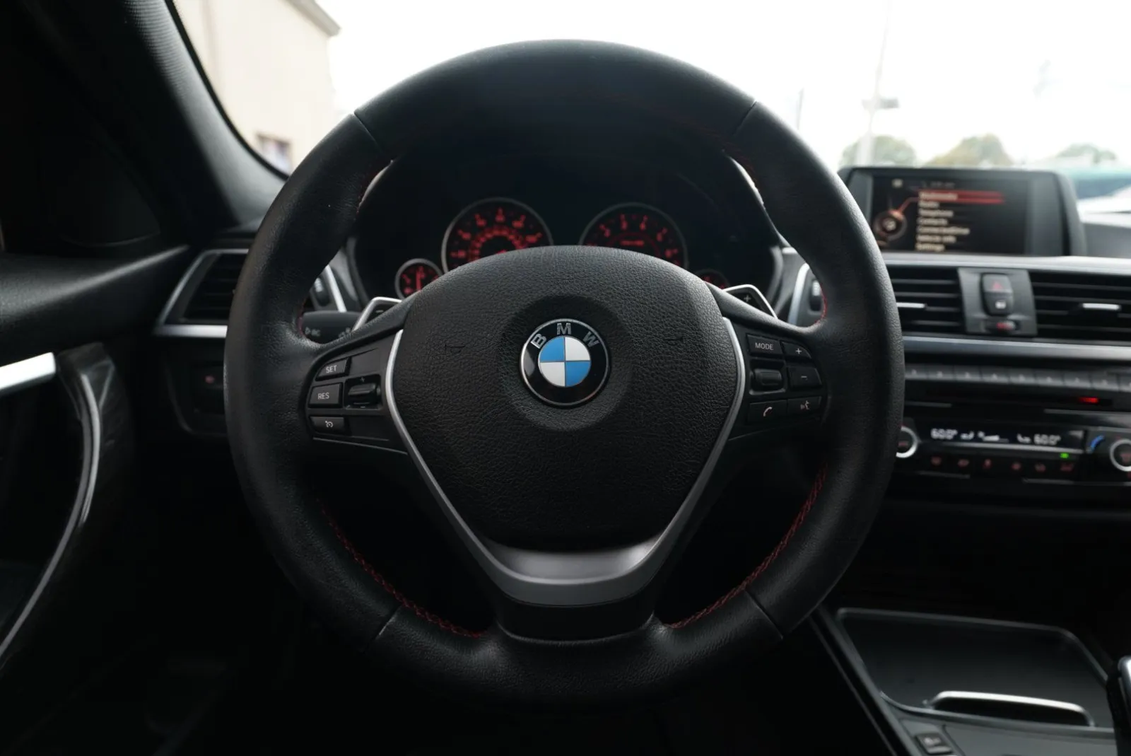 BMW 328i photo 44