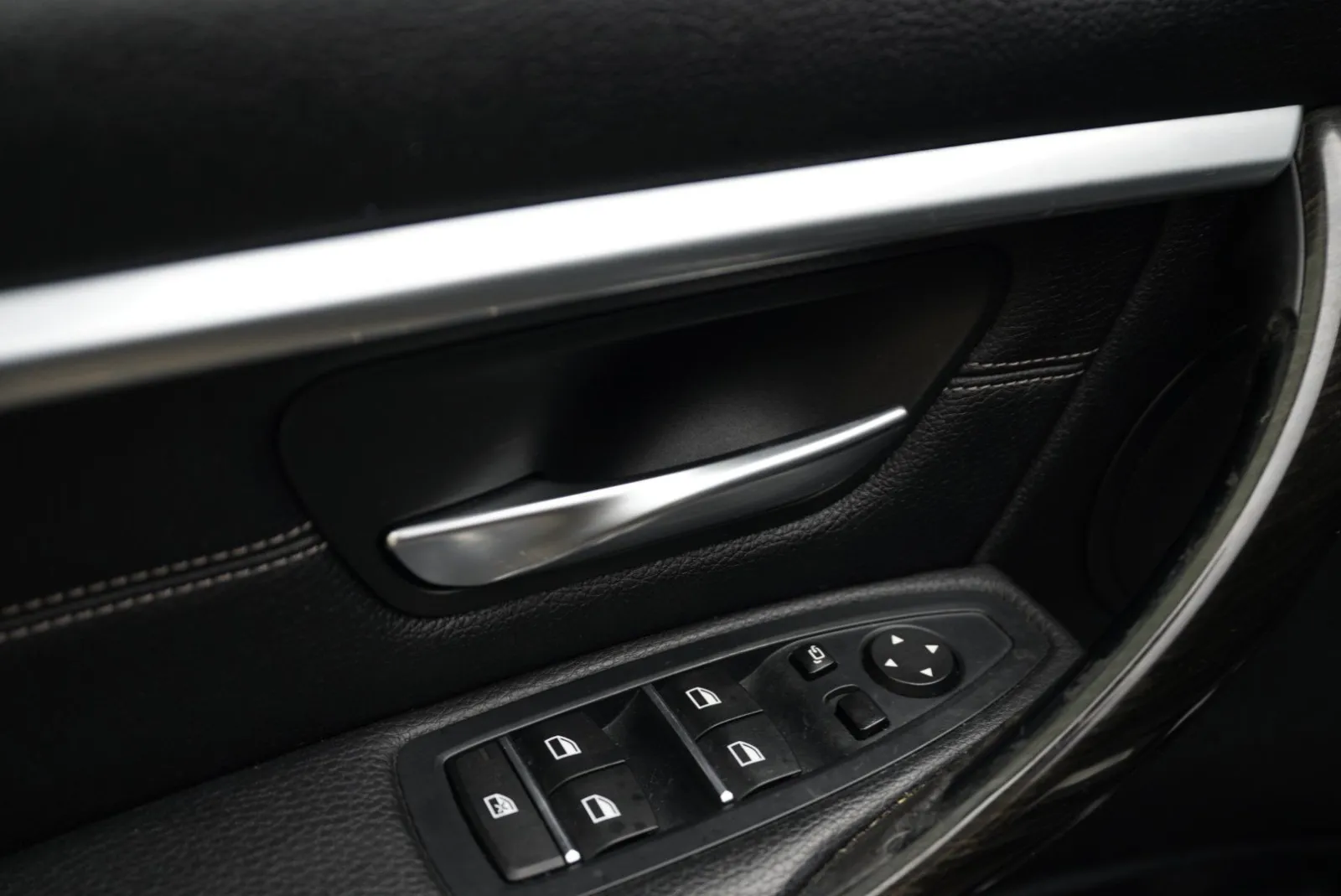 BMW 328i photo 19