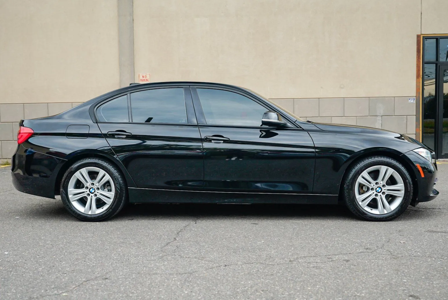 BMW 328i photo 4