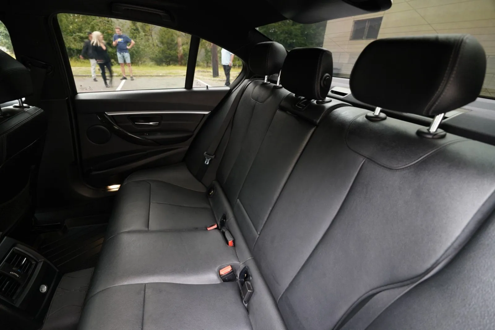BMW 328i photo 26