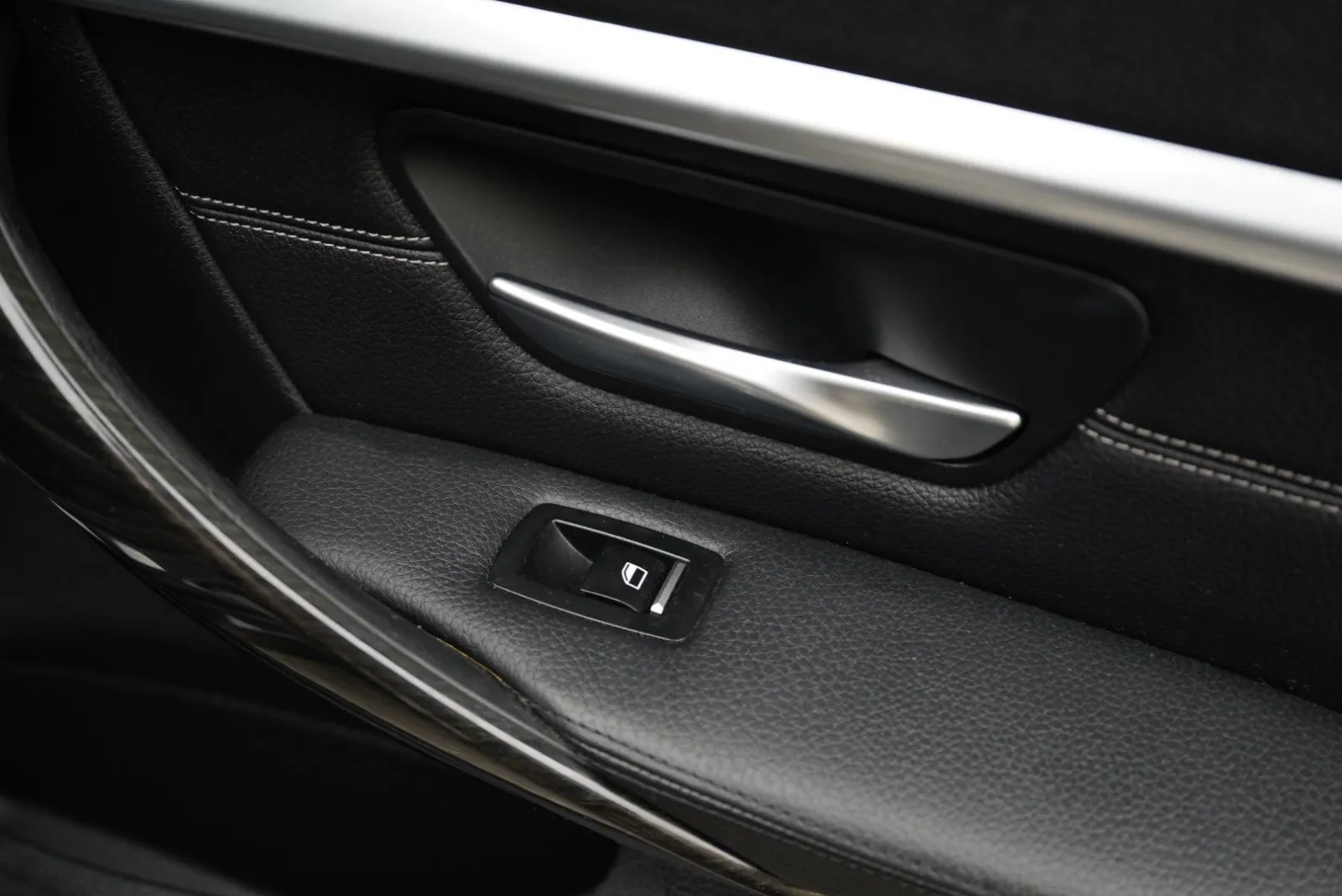 BMW 328i photo 30