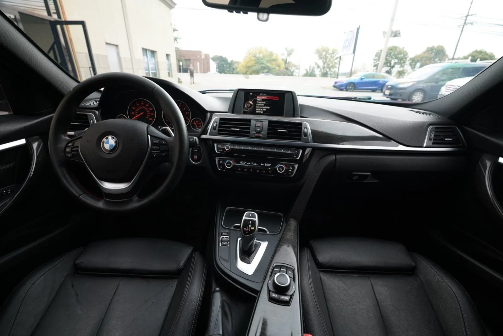 BMW 328i photo 36