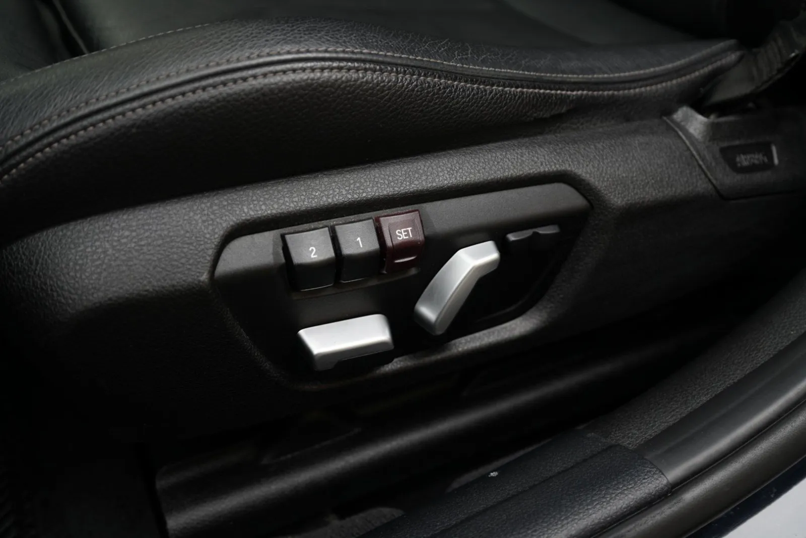 BMW 328i photo 22