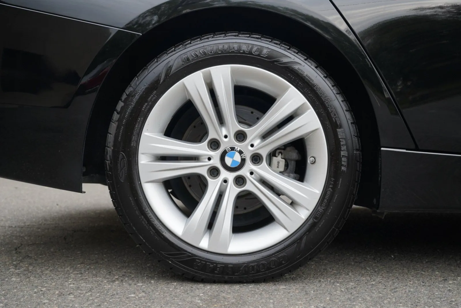 BMW 328i photo 16