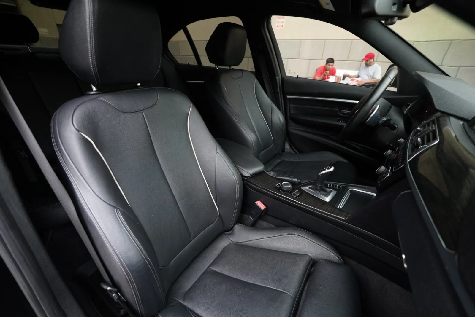 BMW 328i photo 35