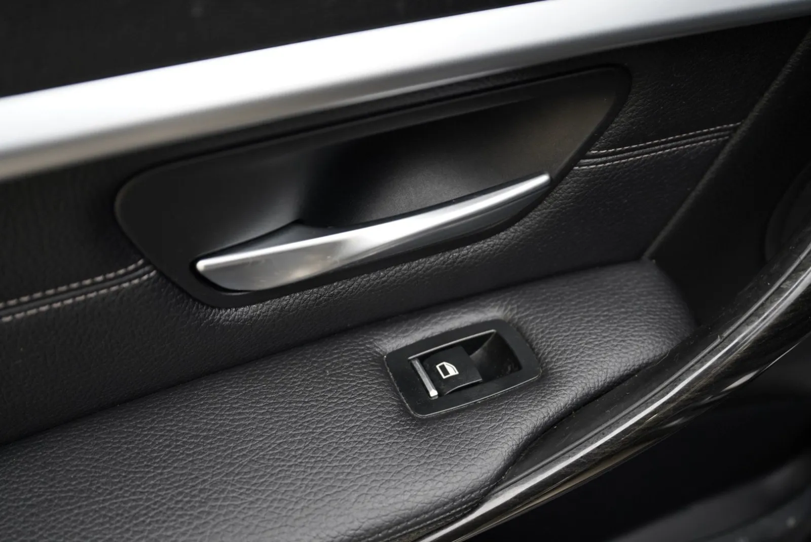 BMW 328i photo 25