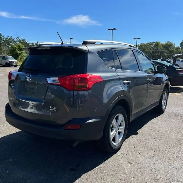 Toyota RAV4 photo 8