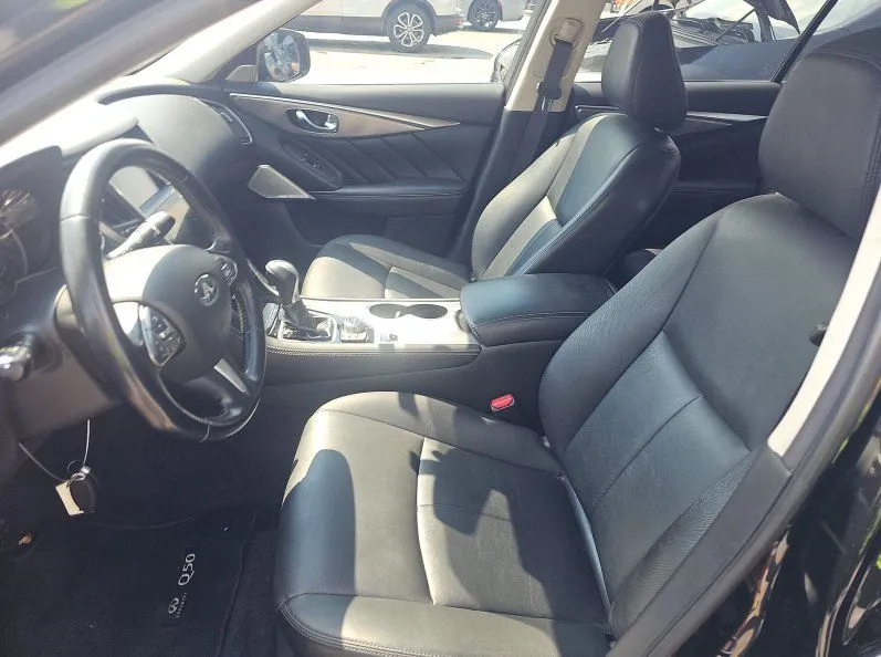Infiniti Q50 photo 7