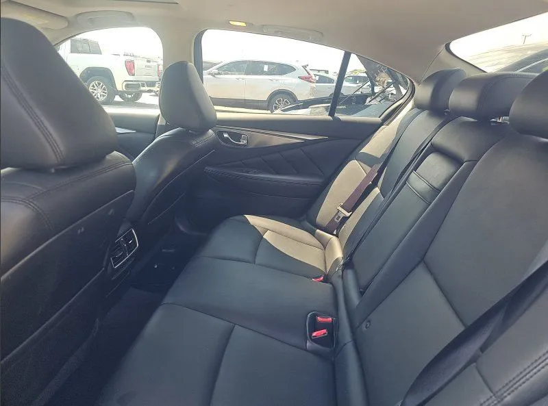 Infiniti Q50 photo 8