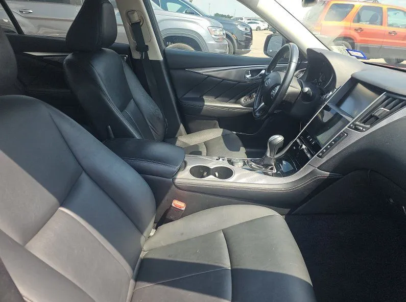 Infiniti Q50 photo 14