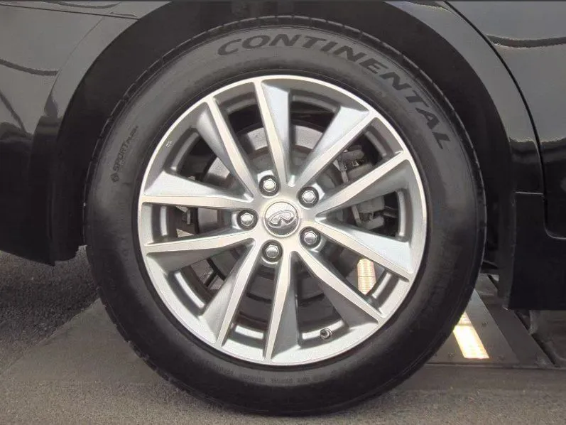 Infiniti Q50 photo 10