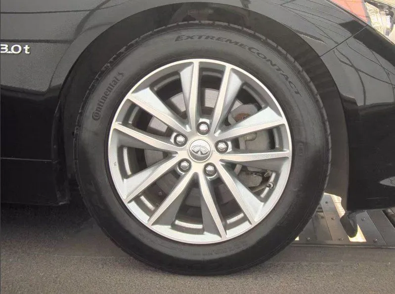 Infiniti Q50 photo 9