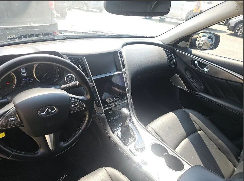 Infiniti Q50 photo 12