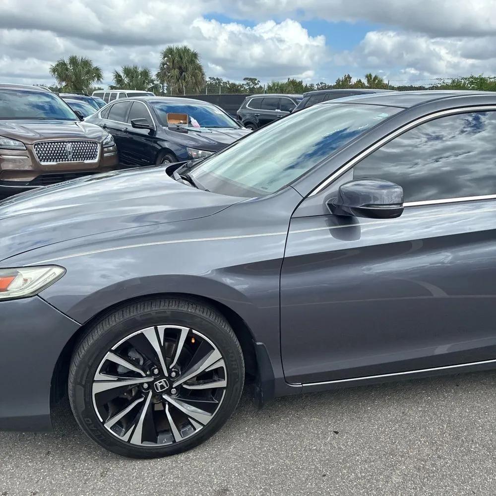 Honda Accord photo 2