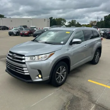 Silver 2018 Toyota Highlander XLE for sale in Carlstadt, NJ