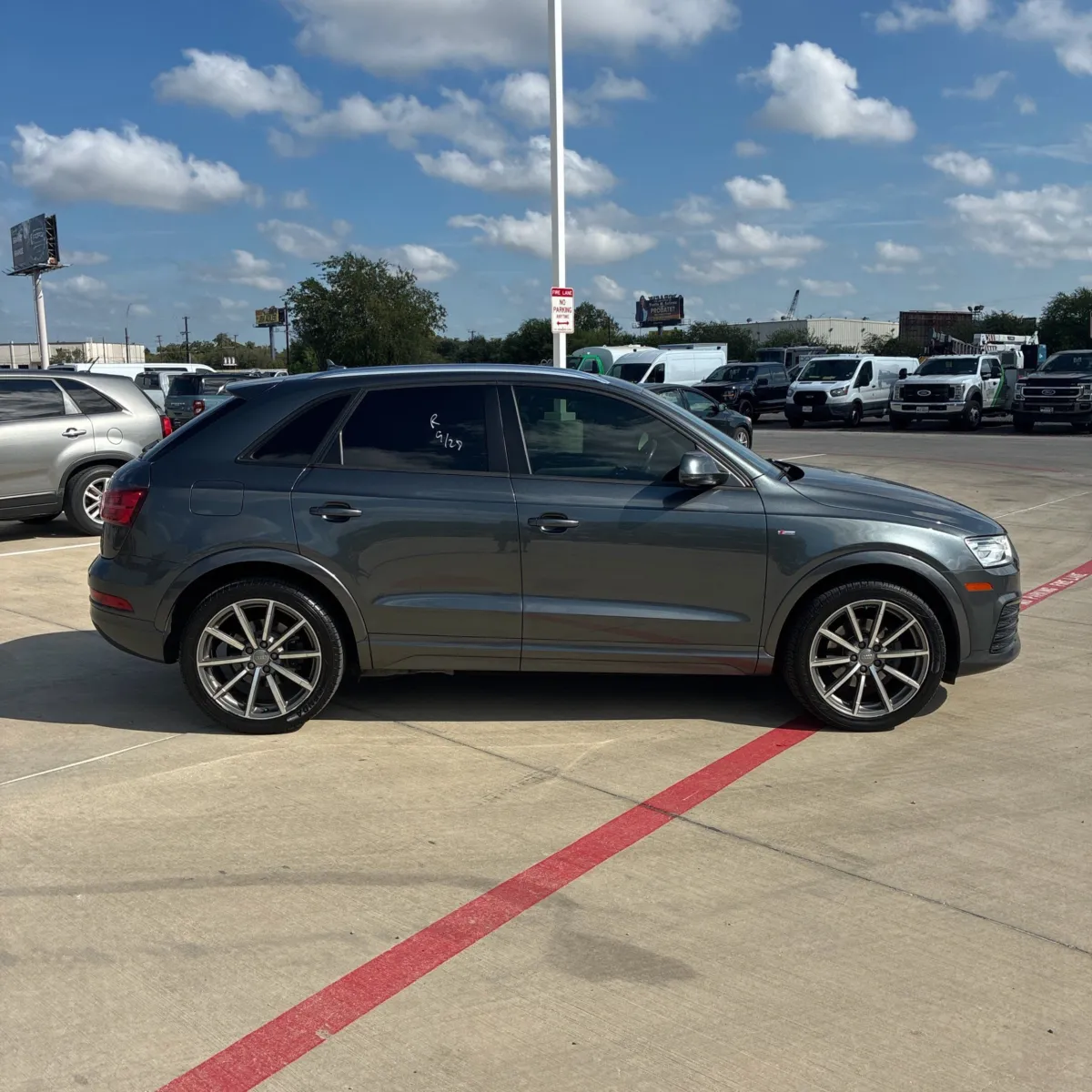 Audi Q3 photo 10
