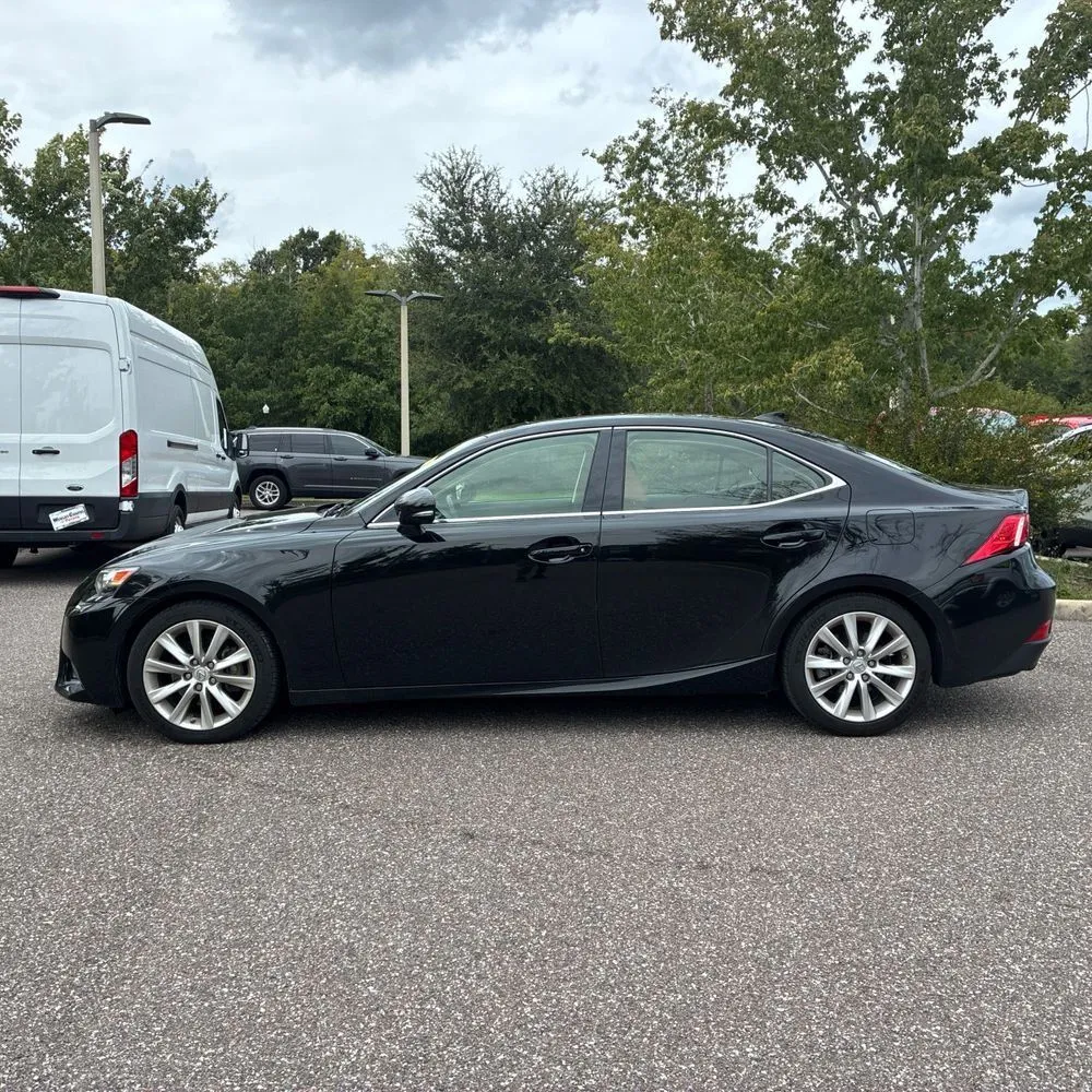 Lexus IS photo 3
