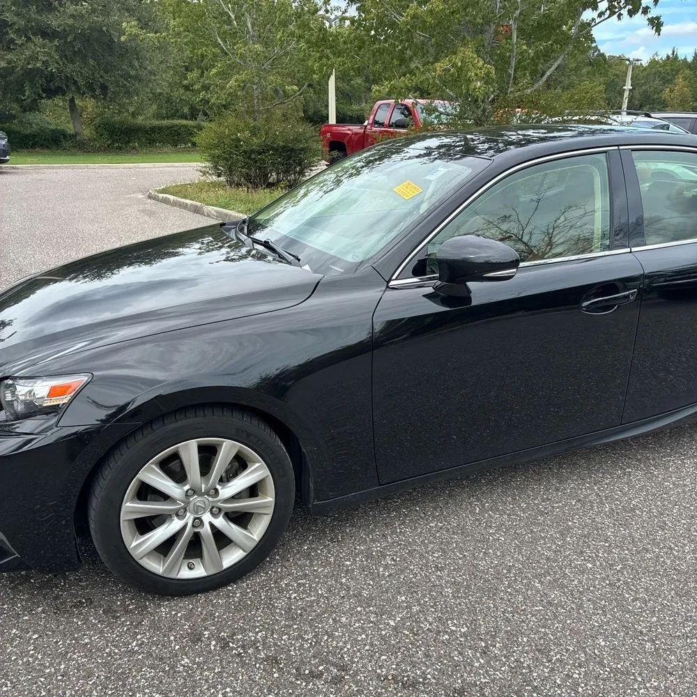 Lexus IS photo 2
