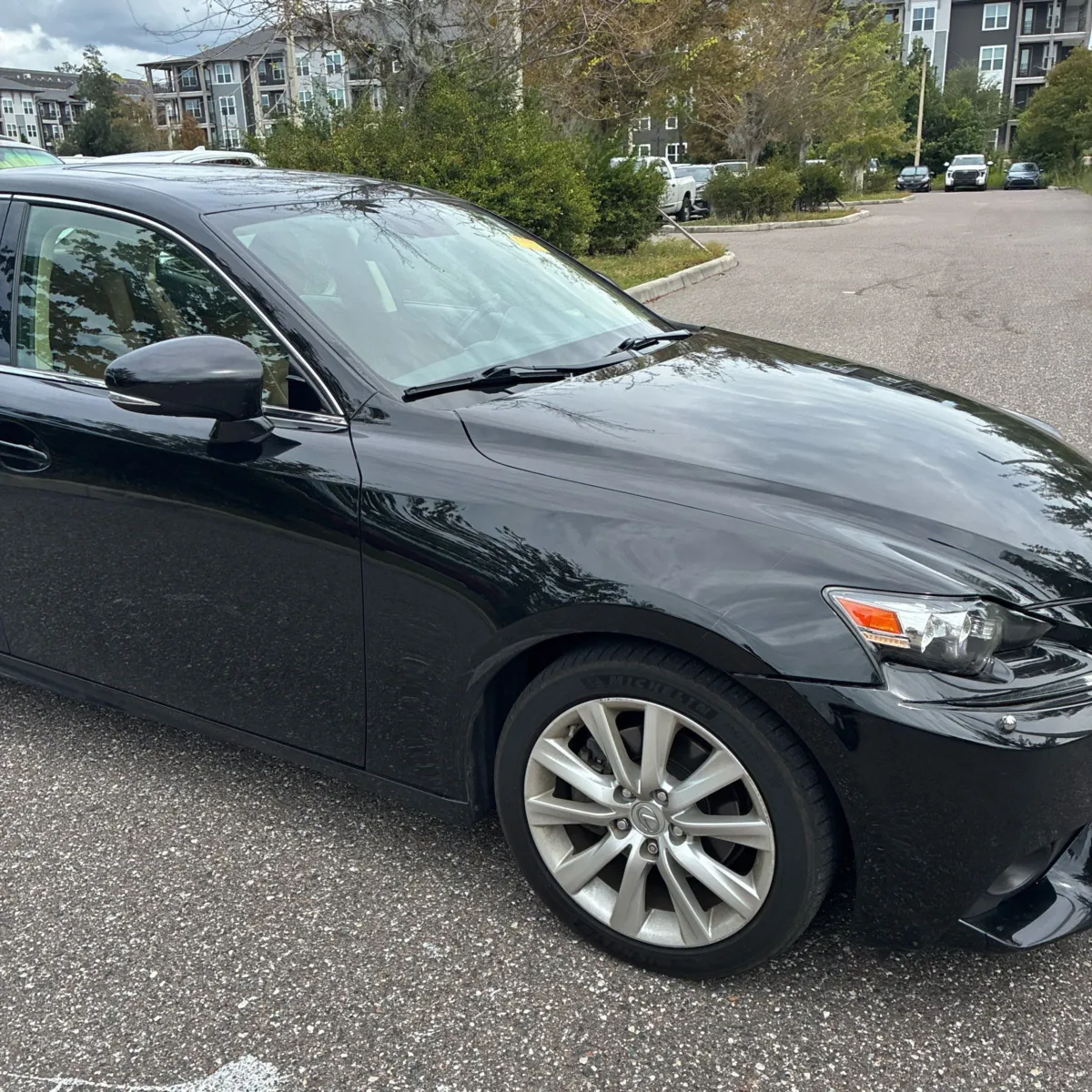 Lexus IS photo 13