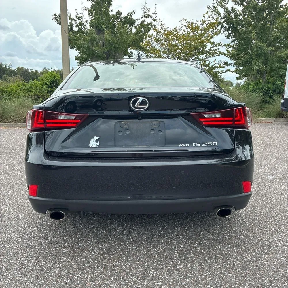 Lexus IS photo 7