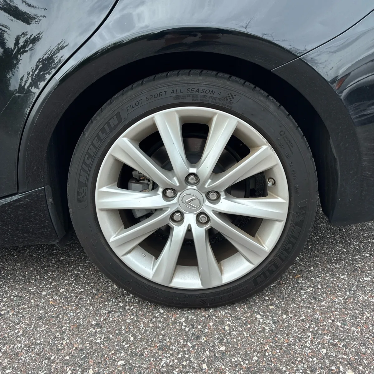 Lexus IS photo 18