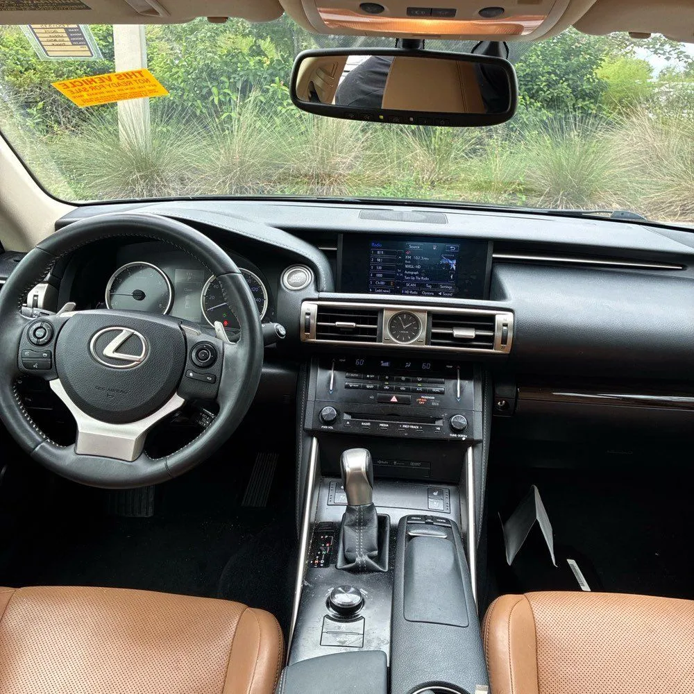Lexus IS photo 27