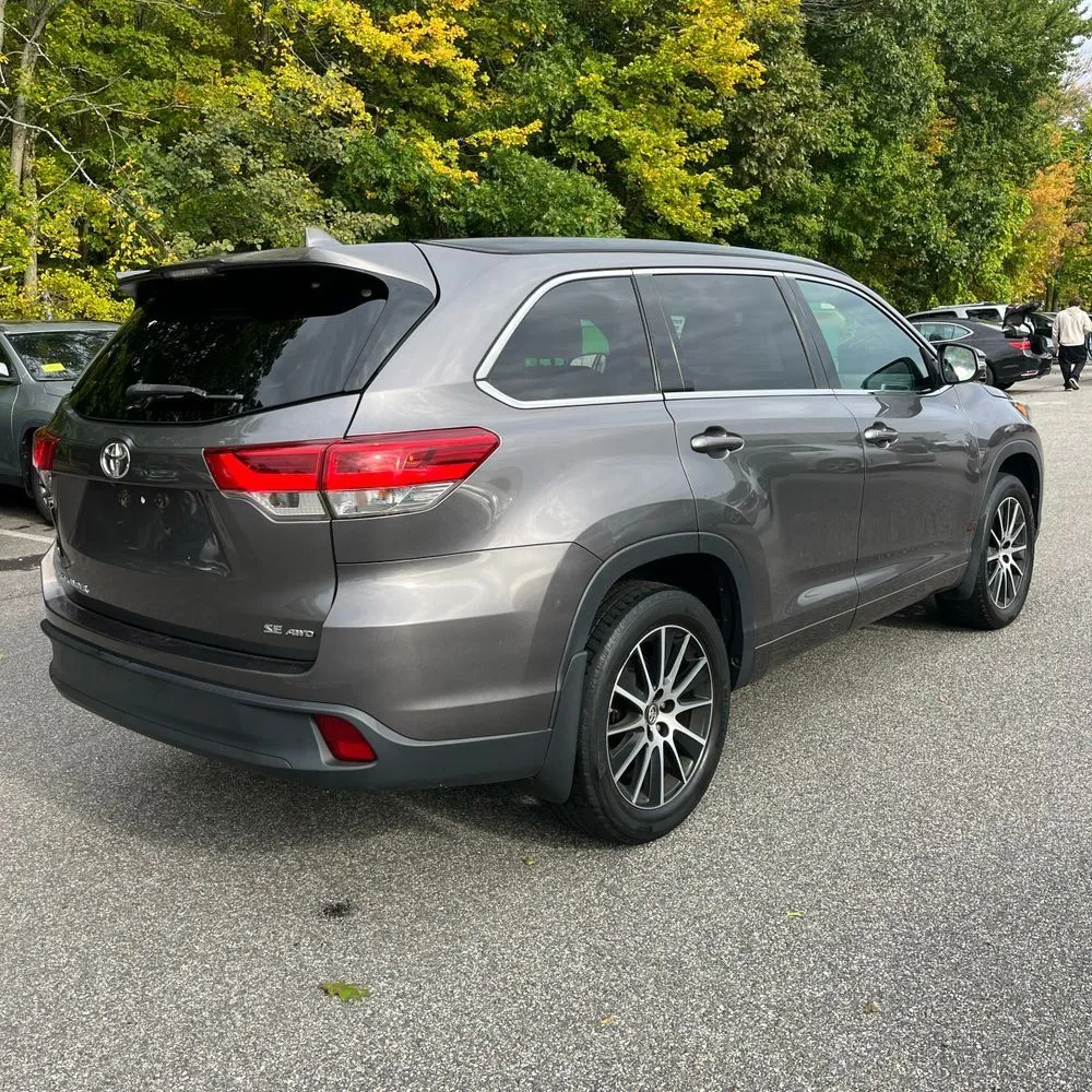 Toyota Highlander photo 8
