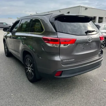More photos of 2017 Toyota Highlander SE at 101 Motors, NJ