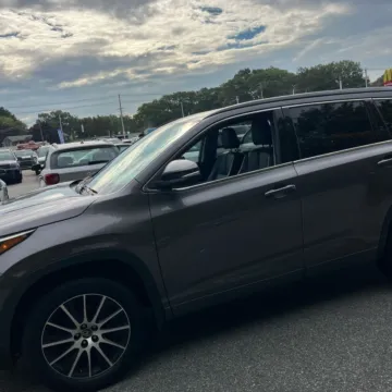 Photos of 2017 Toyota Highlander SE for sale in Carlstadt, NJ at 101 Motors